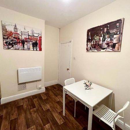 Studio Flat In Colliers Wood Apartman London Kültér fotó